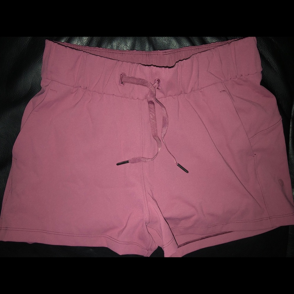 Lululemon on the fly *2.5  shorts